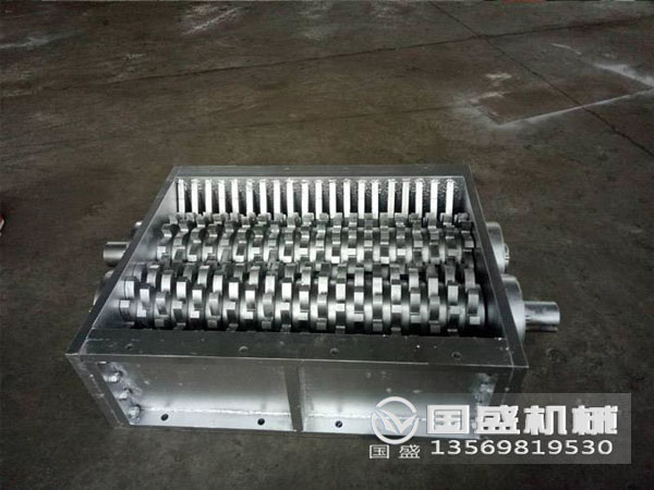 果蔬垃圾撕碎機設(shè)備特點