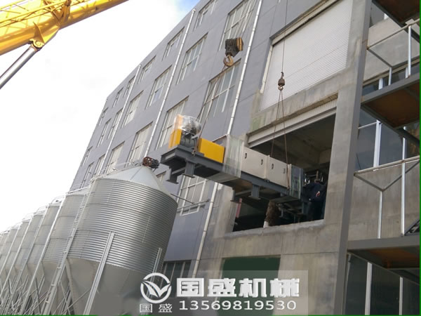 壓榨機安裝現(xiàn)場